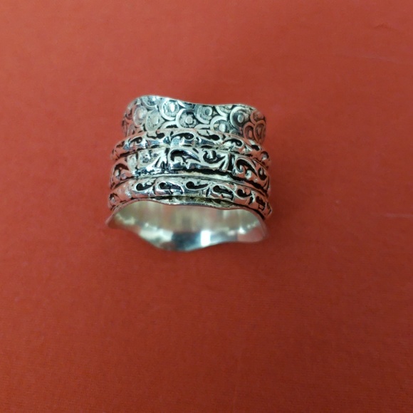 Jewelry - Silver (overlay, I think) spinner ring